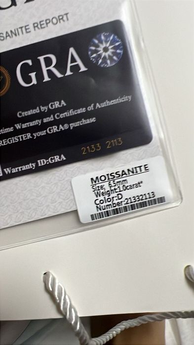 Кольцо с бриллиантом