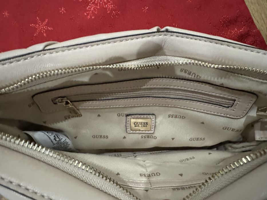 Дамска чанта GUESS