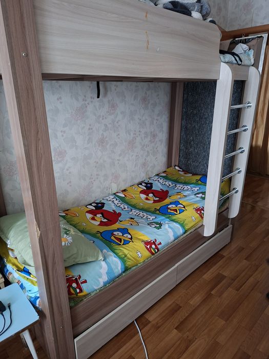 Продам двухъярусную кровать
