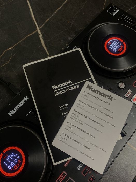 Numark Mixtrack Platinum fx
