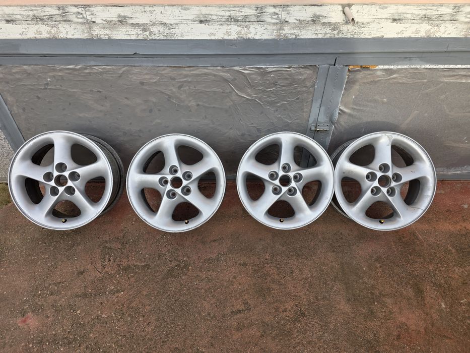 Алуминиеви джанти 5x114.3 16-ки