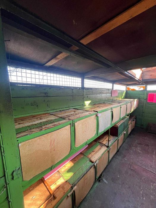 Vând Vagon Apicol Înmatriculat cu 37 de lăzi + 8 familii de albine