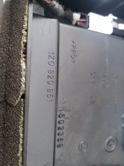 Sertar bord grile ventilatie buton avarii skoda octavia 2 1z 1z0820951