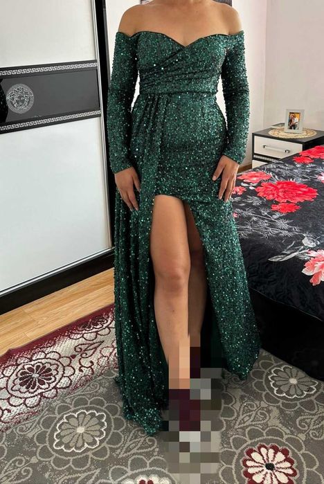 Продава се чисто нова рокля само пробвана!