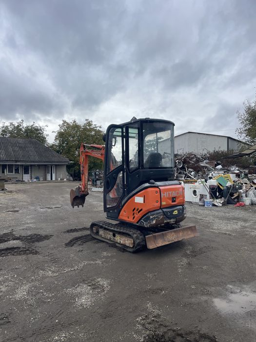 Miniexcavator  hitachi  2  Tone an 2015