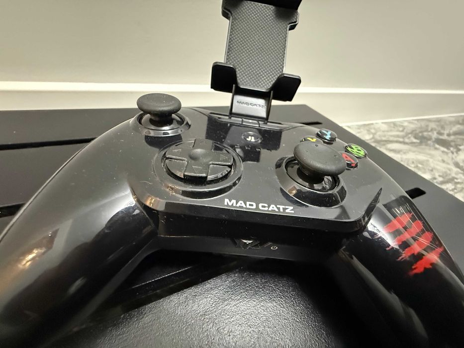 Гейминг джойстик MadCatz за смартфон