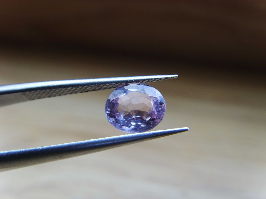 Изумруди,Рубин Зоисит,Ларимари,Шпинел,Опушен кварц,Опали,Рубини