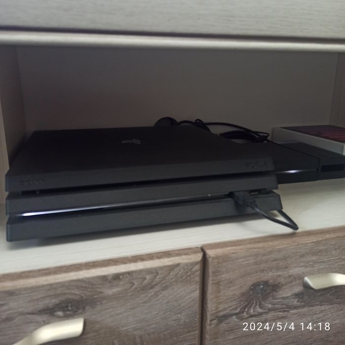 PS4 Pro 1 TB + Sony VR + Aim Controller