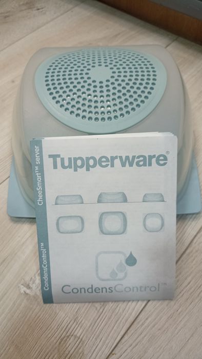 Контейне для сыра или масла от фирмы TUPPERWARE!