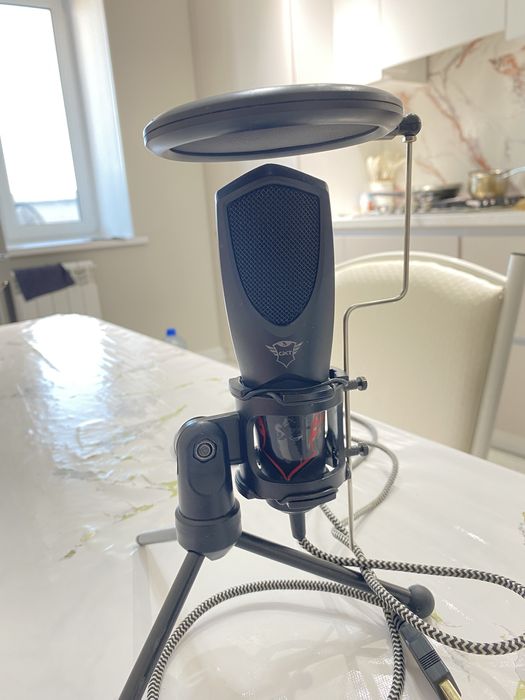Продам микрофон TRUST MANTIS GXT 232