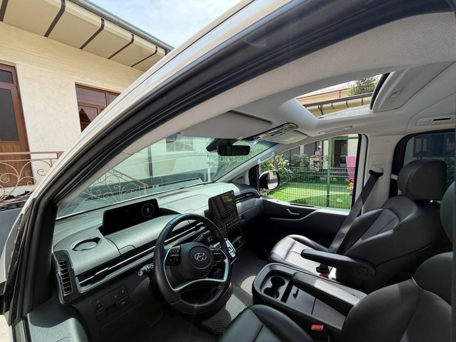 Hyundai Staria Idial holatda