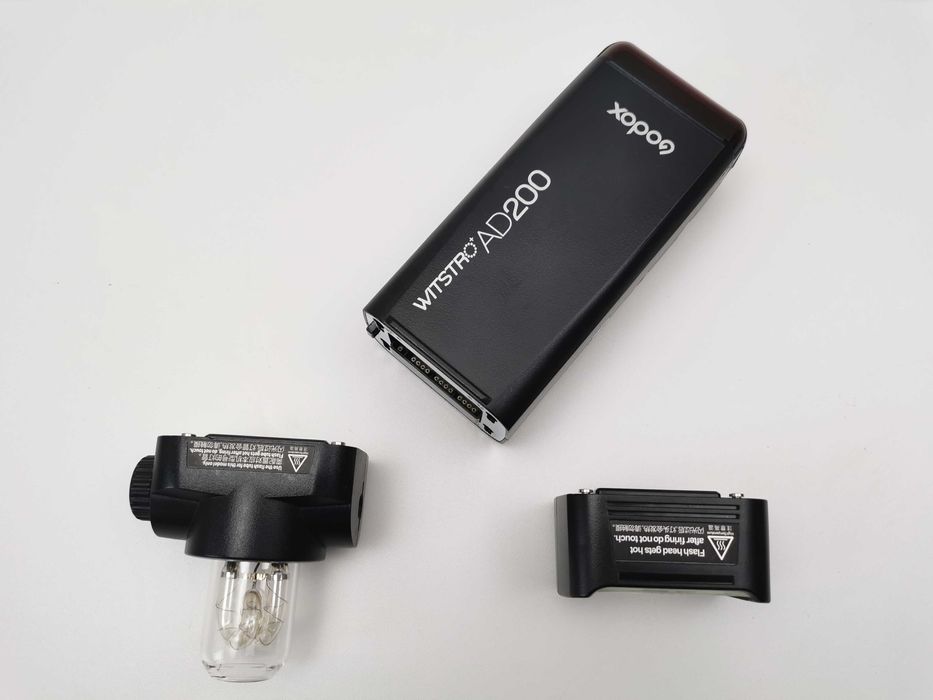 Преносима светкавица Godox AD200