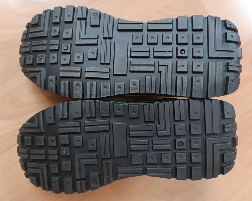 Нови черни маратонки-43 номер