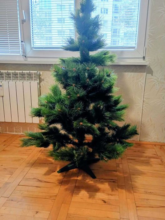 Продавам изкуствена коледна елха тип бор  ЦЕНА 20  €