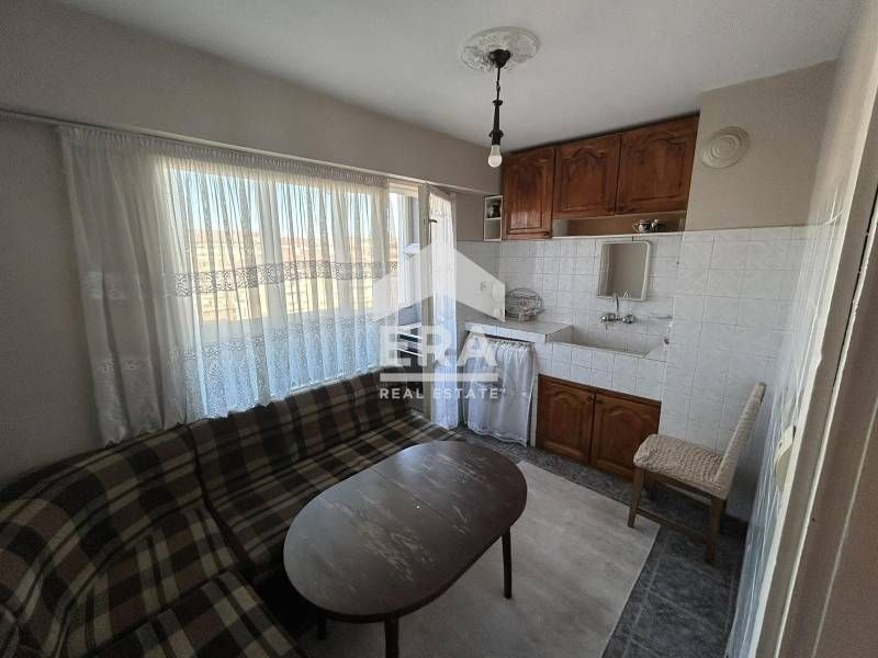 Дава се под наем Двустаен апартамент в Хасково, Македонски - 68 кв.м за 214.2 € - Снимка #2