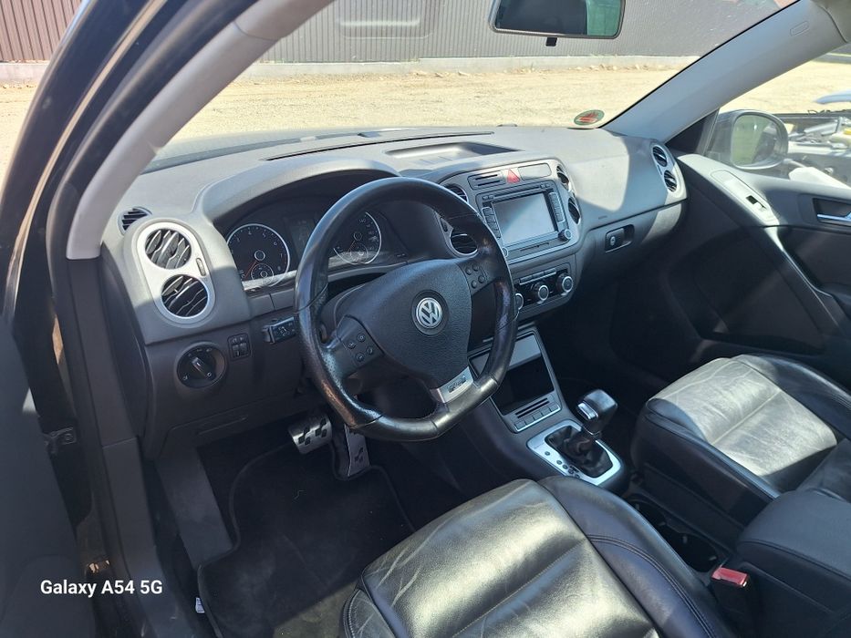 Dezmembrez VW Tiguan R-line 2010 2.0 tfsi CAW cod culoare LC9X