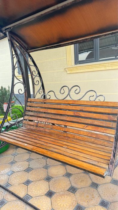 Садовый качели есіктің алдына немесе бақшаға