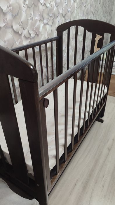 Продам детскую кроватку