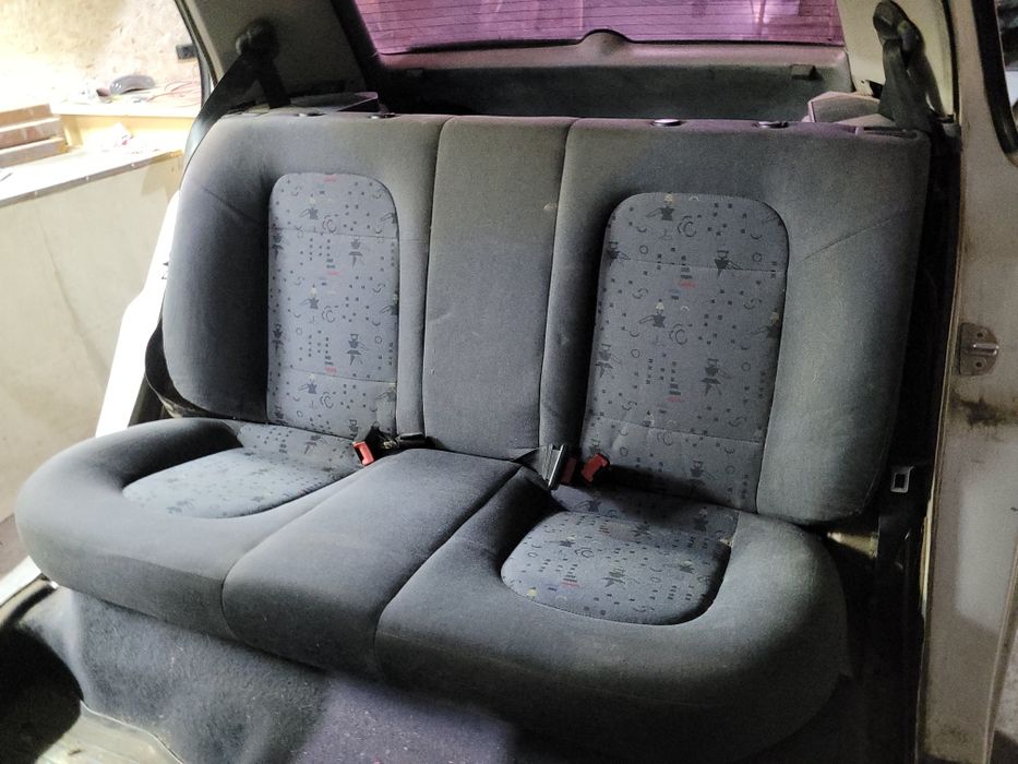 Сиденья разные, с разных машин
