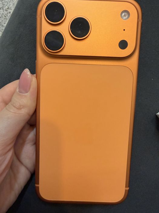 Продам Айфон 17 pro Max 256 orange