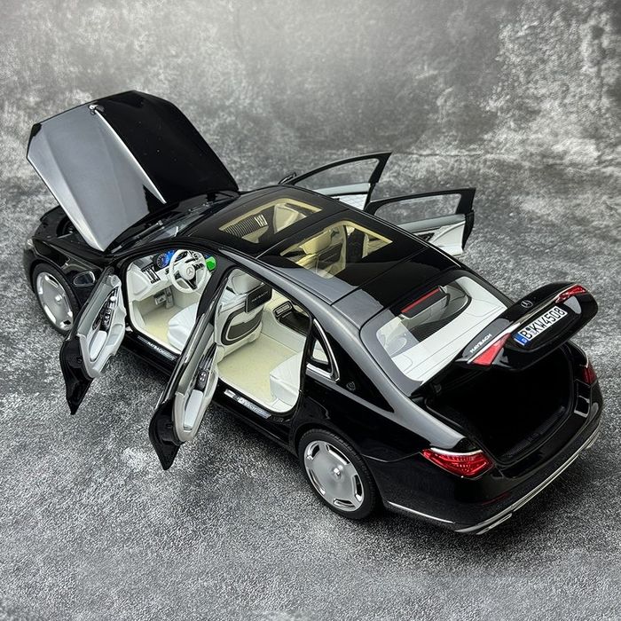 Масштаб 1:18 Mercedes Maybach s680 4matic
Открываются все двери