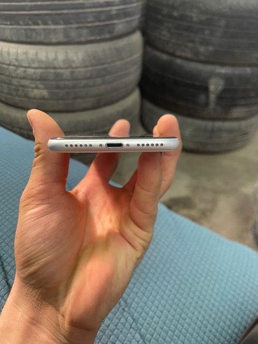 Телефон Айфон SE