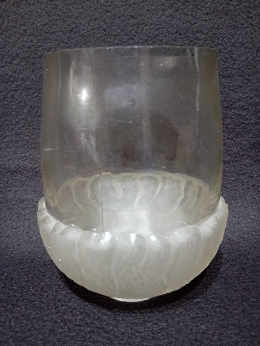 Много голяма стъклена сфера - глобус за лампа или полилей