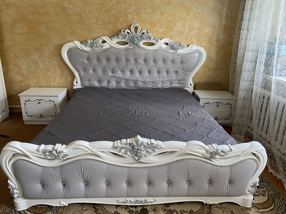 Мебель диван тумбочка