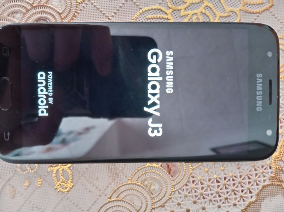 Televizor și telefon Samsung ambele