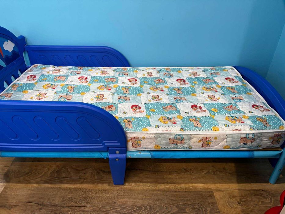 Детско пластмасово легло с матрак
