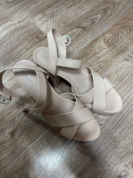 Босоножки на платформе (бежевые)