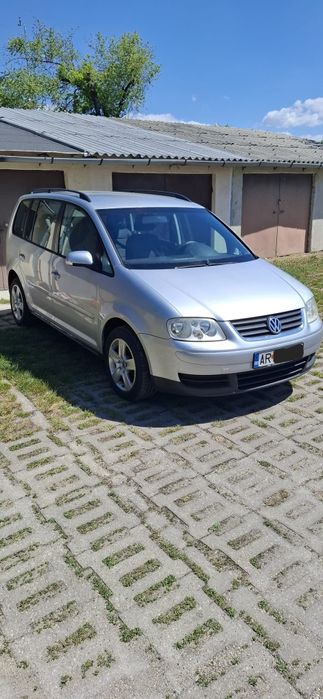 Vand autoturism Volkswagen Touran 2.0 diesel  7 locuri