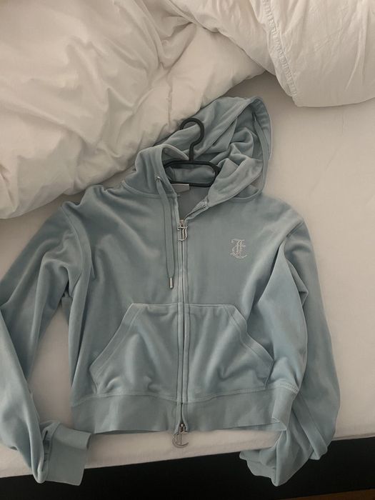 Оригинален суитчър на марка Juicy Couture.