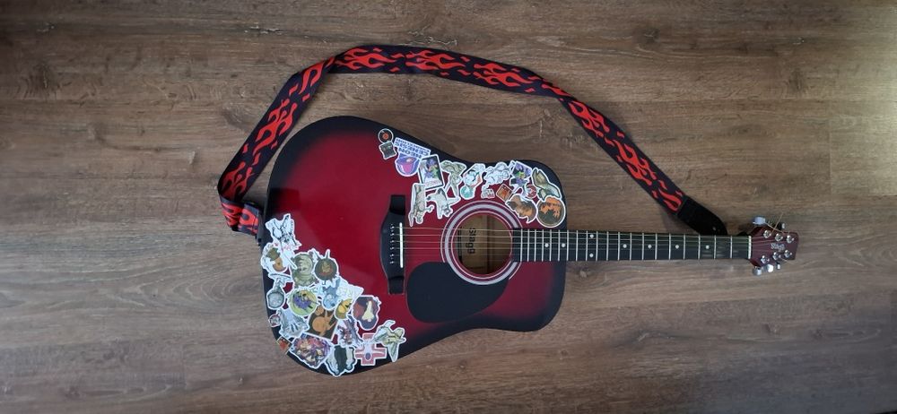 Vând chitara acustica Stagg