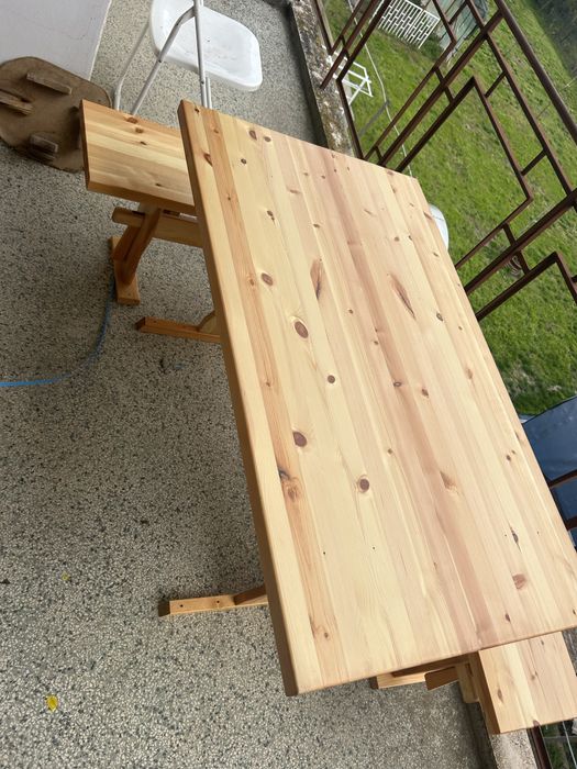 Масивна дървена маса с 2 пейки – нова, комплект
