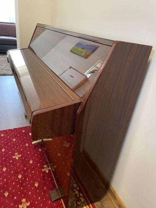 Vând pianine aduse din Anglia