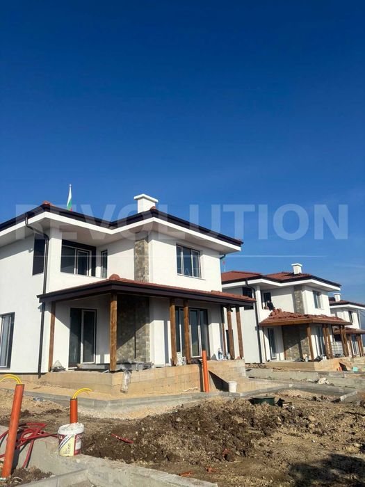 Двуетажна къща в с. Гурмазово