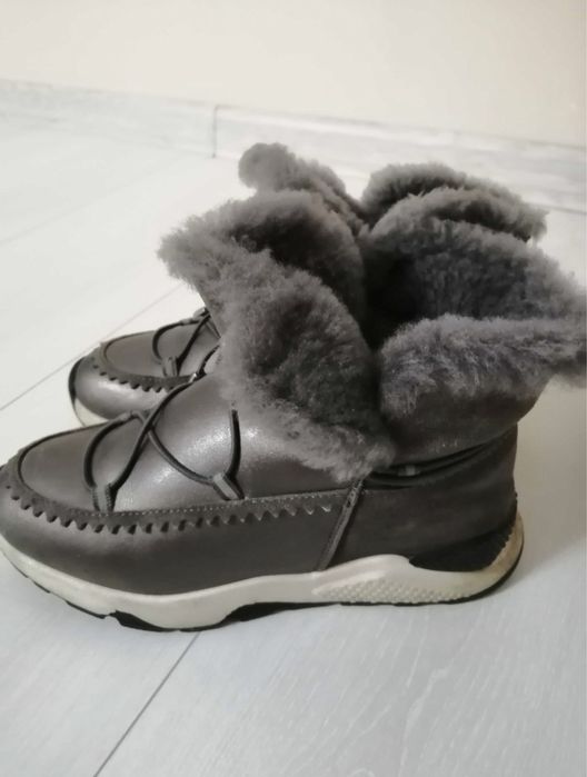 Продам зимние сапожки Ugg