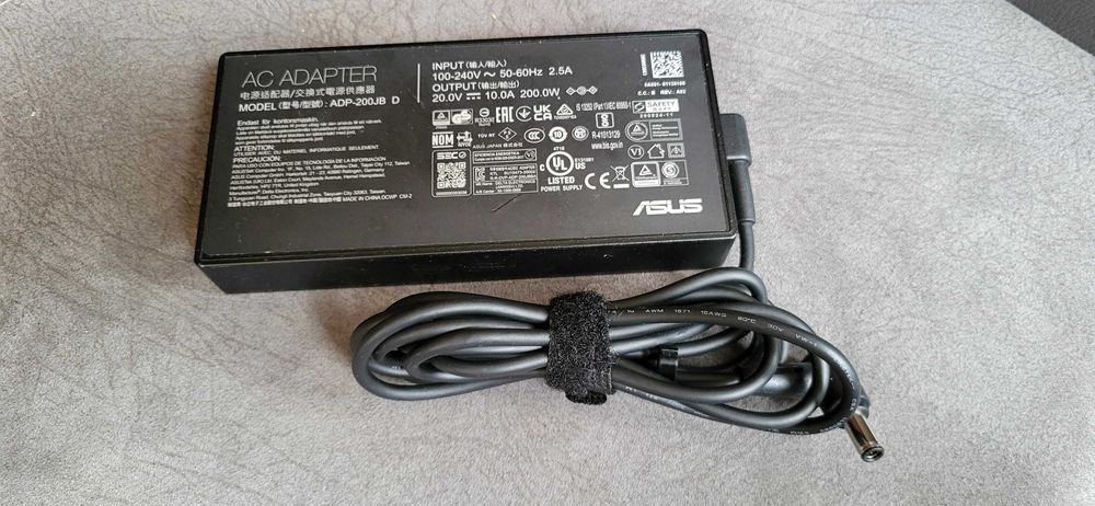 ASUS 200W Incarcator Adaptor 20V-10A  cu pin pe mijloc fuctional