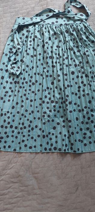 Плисирана пола,средна дължина