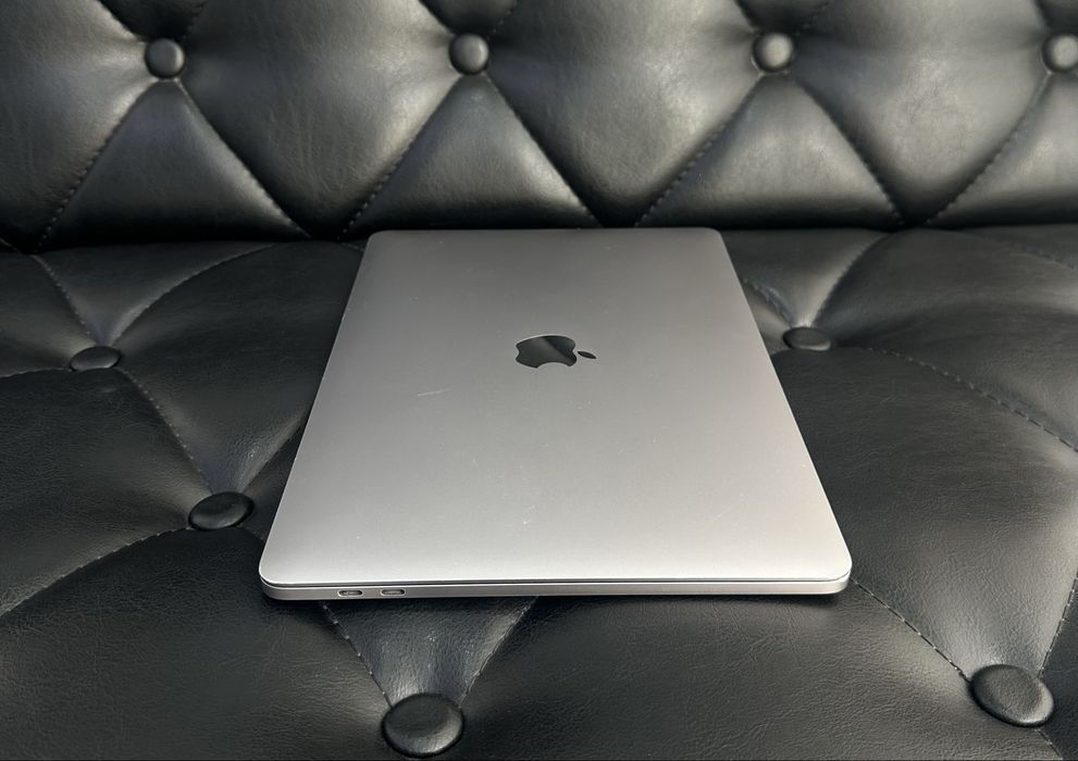 Apple MacBook Pro M1 2020 года в хорошем состояние