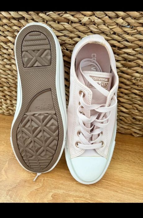 Tenesi converse roz