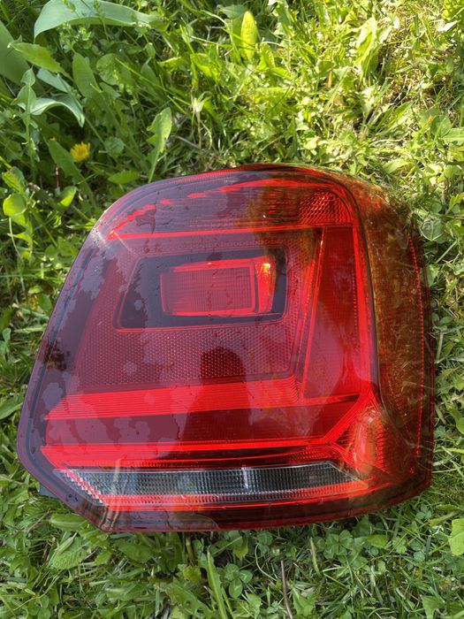 Фар и стоп за поло 6R 2016г. Десни