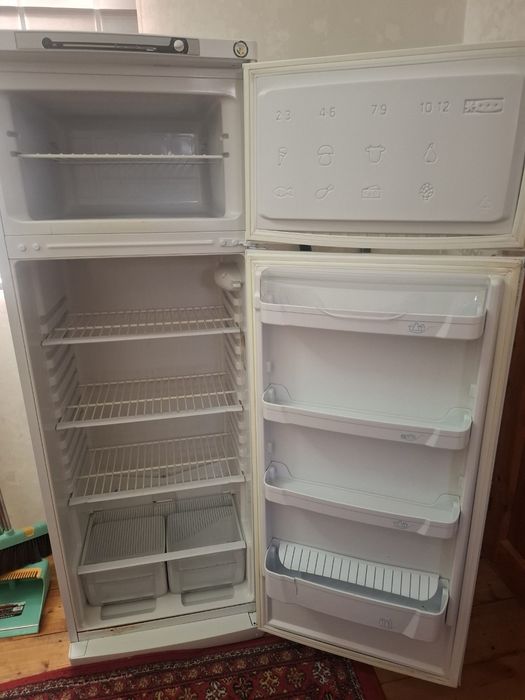 Xaladelnik Indesit
