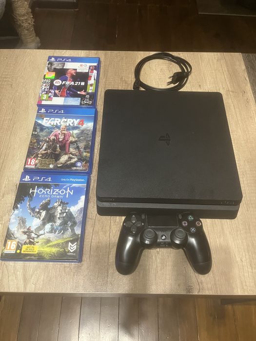 PlayStation 4 Slim - 1TB + 3 Игри
