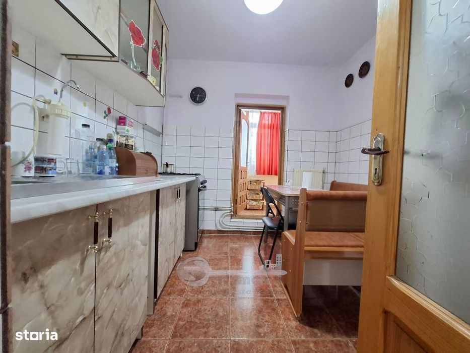 Apartament 3 camere decomandat, Nicolina, baie cu geam