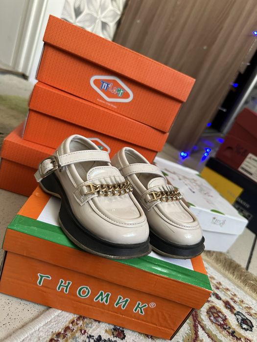 Продам туфли на девочку