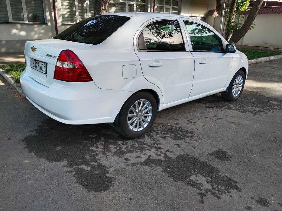Нексия 3 автомат. 2018 год. Пробег 160 000. Бензин