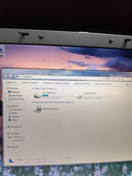 Laptop dell 9400 culoare alb.
