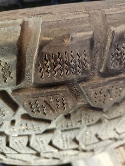Продам шины 265/65R17